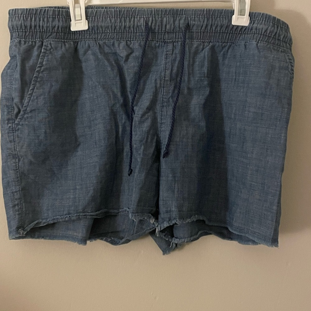 Time and tru chambray shorts with pockets